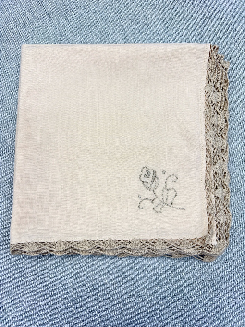 Vintage Ecru Embroidered Linen Dinner Napkins set of 8 - Picture 2 of 8
